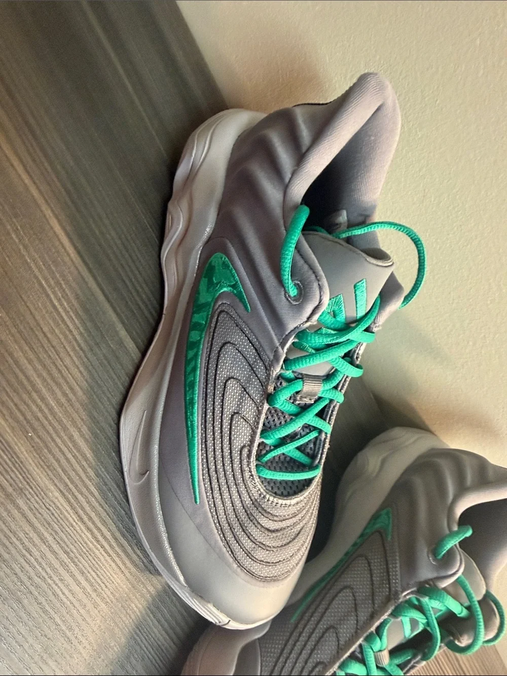 Nike   Gray Sneakers with Teal Laces